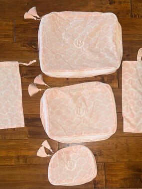 Mark & Graham 5 Piece Pink Shell Pattern Monogrammed D Travel Packing Cubes New